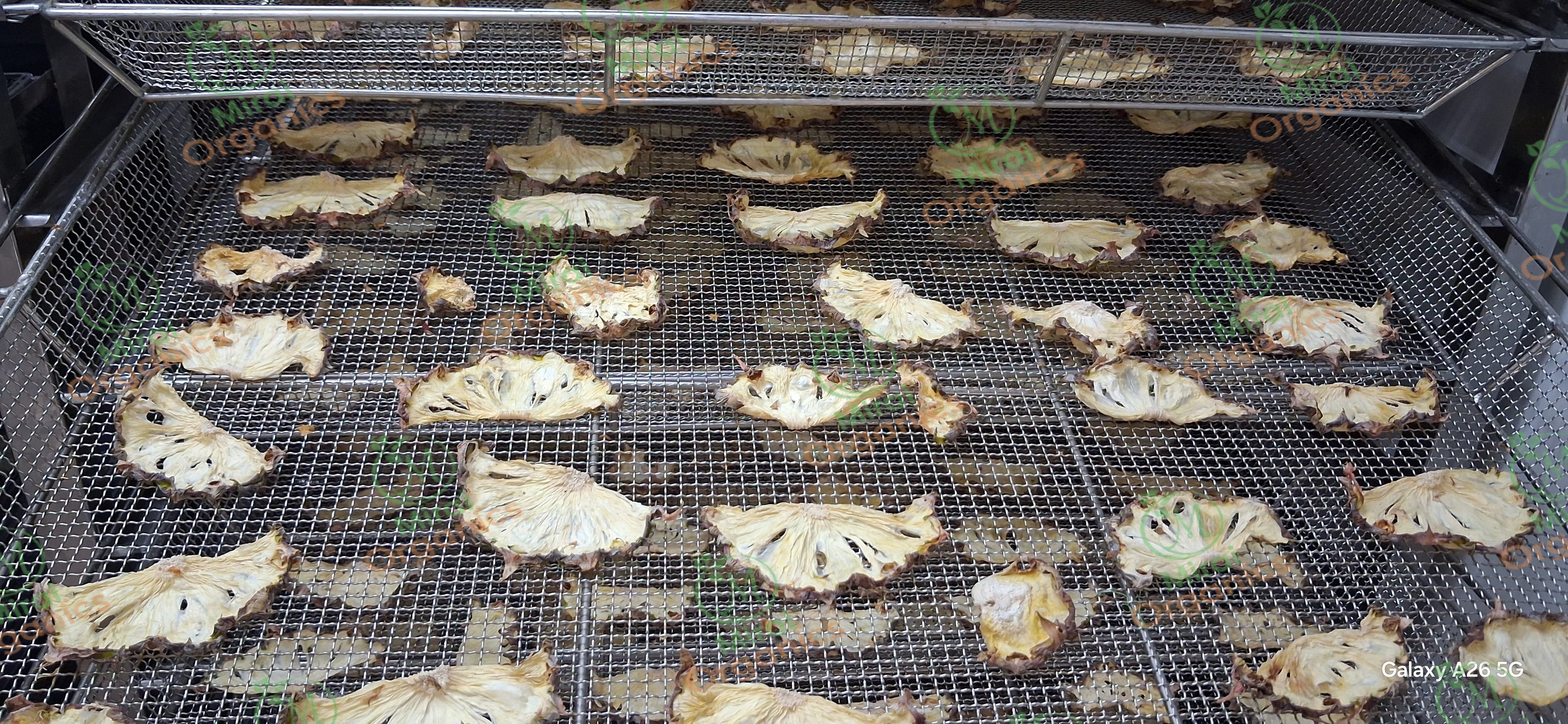 Dehydrated pineapple rings without added sugar